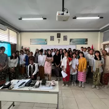 Lomba Memperingati Bulan Bahasa dan Kitab Suci di SMP Budhay